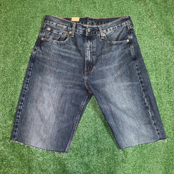 Levi's 565 Men's Cutoff‎ Denim Shorts Size 33 Blue Jeans Frayed Hem - Picture 1 of 6